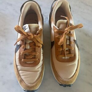 Nike women’s lifestyle sneaker like new